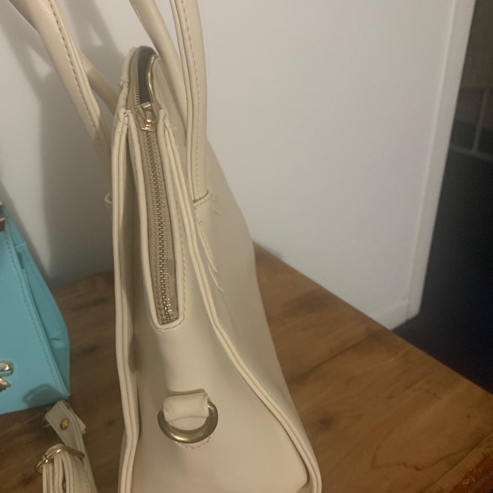 Purses - Picture 2 of 3